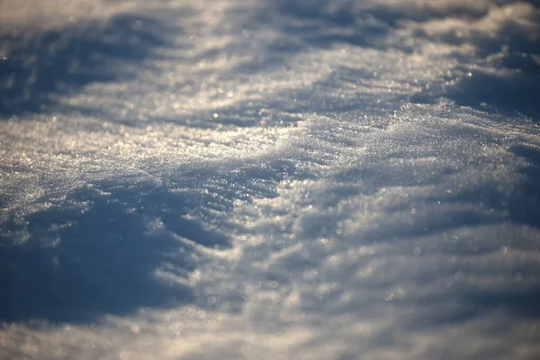Textura, cubierta de nieve, superficie, con rastros de una ventisca, poca profundidad de campo Imagen de archivo