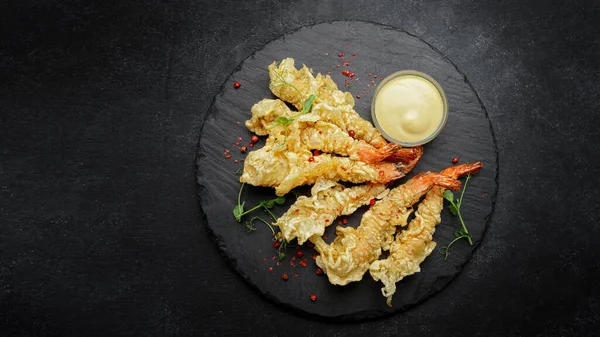 Tempura Shrimps Sauce Microgreens Dark Background — Stock fotografie