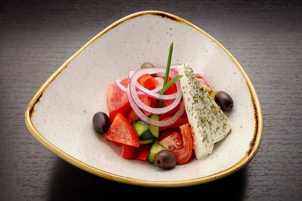 Zeytinli Soğanlı Yunan Salatası — Stok fotoğraf