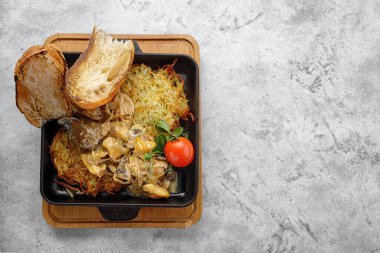 Kavanozlu krema soslu Rapana.