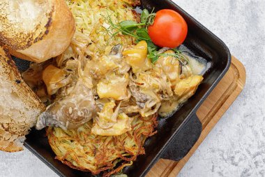 Kavanozlu krema soslu Rapana.