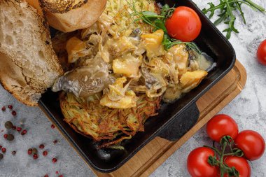 Kavanozlu krema soslu Rapana.