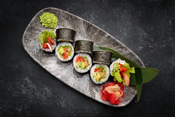 Sushi Roll Yasai Plate Dark Background — Stock fotografie