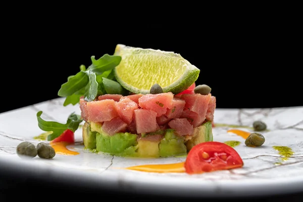 Salmon Tartar Avocado Arugula Lime Gray Concrete —  Fotos de Stock