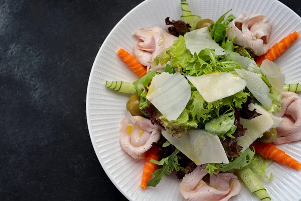 Sous Vide Putensalat Mit Gemüse Und Olivendressing — Stockfoto