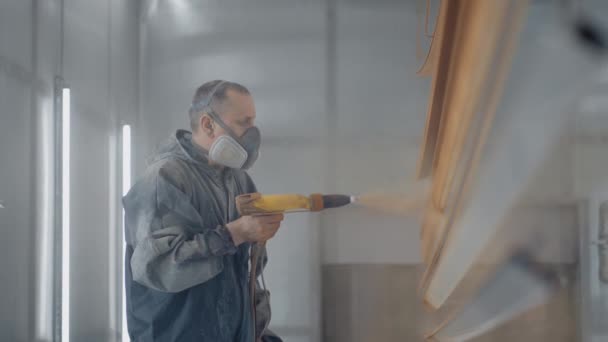 Egy professzionális festő a termelés lassított felvételű festékek alkatrészek — Stock videók