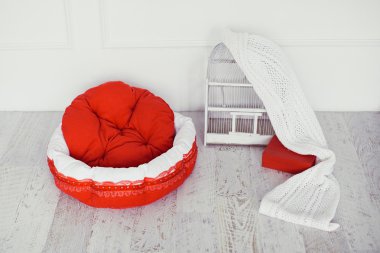 kafes ile oda kırmızı evde beslenen hayvan yatak