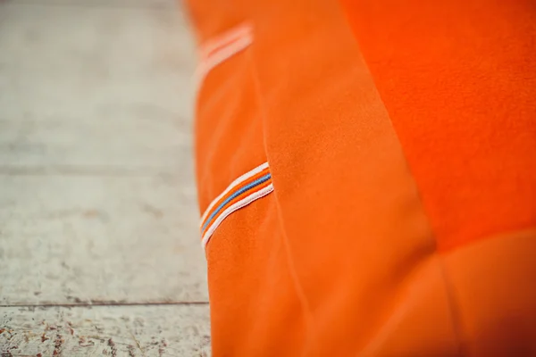 Nahaufnahme Textil aus orangefarbener Haustiermatratze — Stockfoto