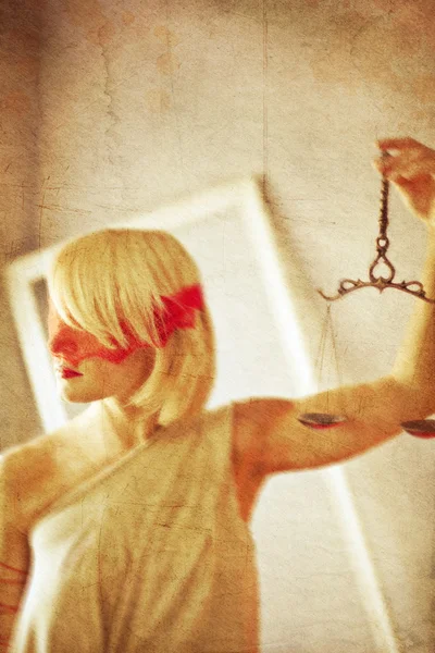 femida tuval üzerine resim olarak styled