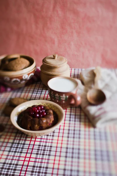 Cranberry cake on the plate in kitchen — Stock Photo, Image