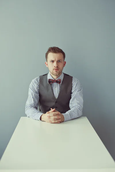 Young serious business man — Stock Photo, Image