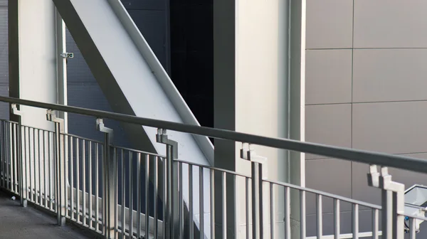 Railing no prédio do parque de estacionamento — Fotografia de Stock