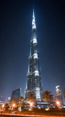 Uluslararası Dubai Kongre ve Sergi Sarayı gece