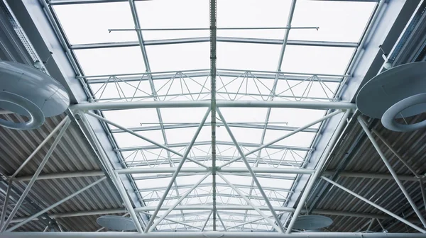 近代的な天井のビュー — ストック写真