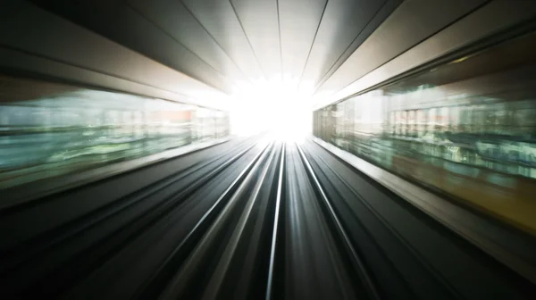 Abstract light in te tunnel