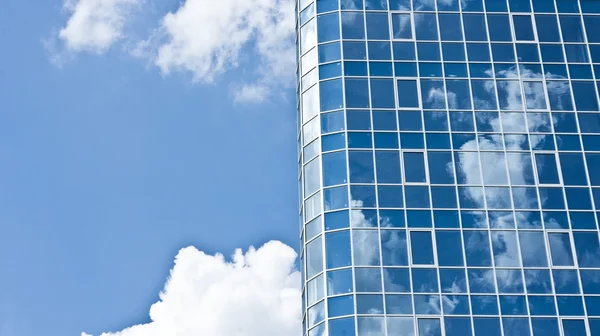 Stahl, Glas und Reflexionen — Stockfoto