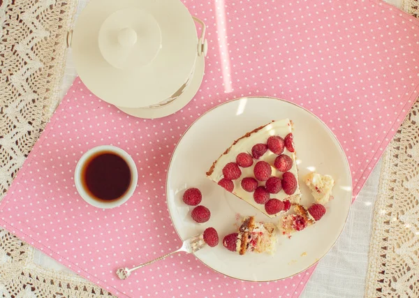 Cake with tea — Stock Photo, Image