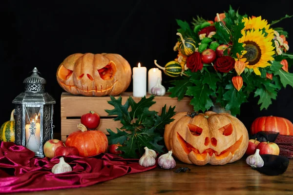 Dekorace pro halloweenskou sváteční sezónu s dýněmi — Stock fotografie