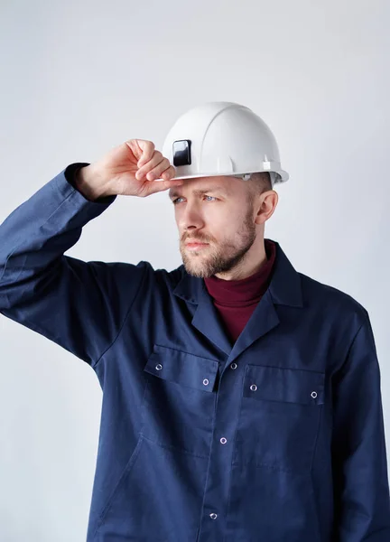 Будівельний підрядник або механічне регулювання білого шолома — стокове фото