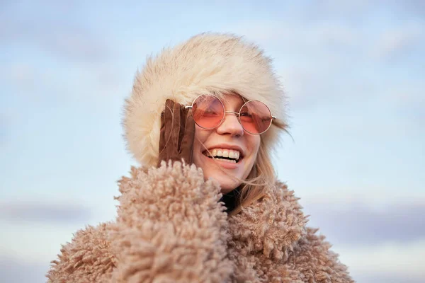 Luxury happy girl portrait in artificial fur hat and coat outdoor — Stock Photo, Image