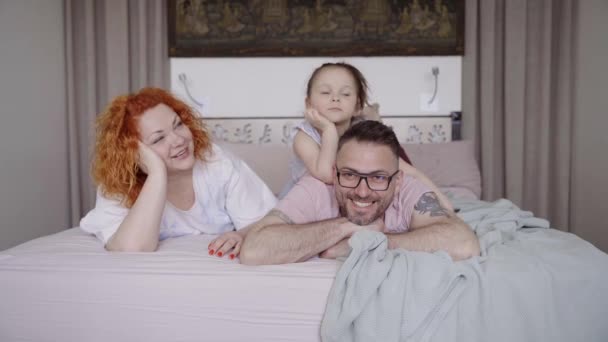 Happy Family Together Bed Posing Having Fun Together Mother Father — Video Stock
