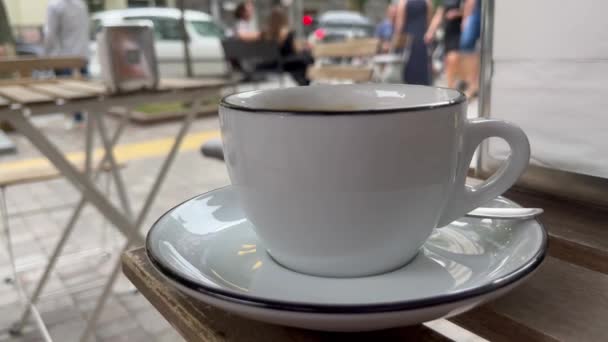 Street Cafe Cup Fresh Coffee Tea Table People Going Background — Stock video