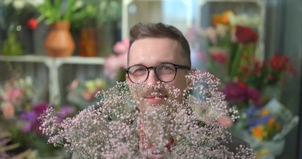 Congratulating Portrait Positive Caucasian Male Person Eyeglasses Holding Out Spring — Vídeos de Stock