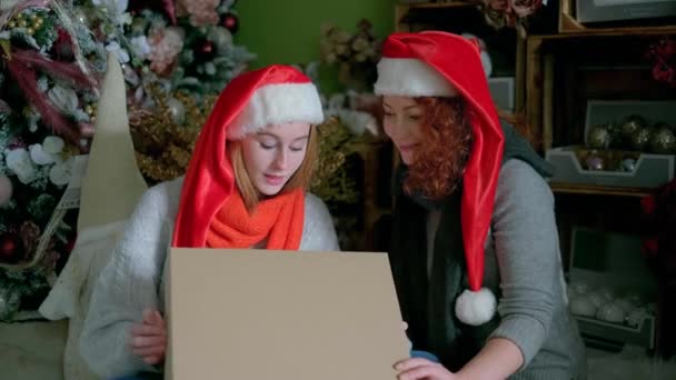 Cute Daughter Red Santa Hat Opens Christmas Gift Box Mom — Wideo stockowe