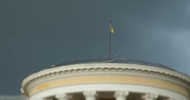 Blue Yellow Ukrainian Flag Wind Building Dark Rainy Clouds Background — Stockvideo