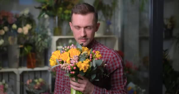 Incontri Amore Romantico Concetto Giornata Internazionale Della Donna Fiorista Barbuto — Video Stock