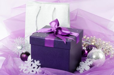 hediyeler dekore edilmiş