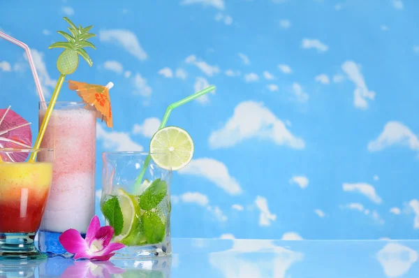 Drinks on sky background — Stock Photo, Image