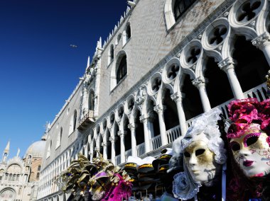 Venedik 'te karnaval maskeleri
