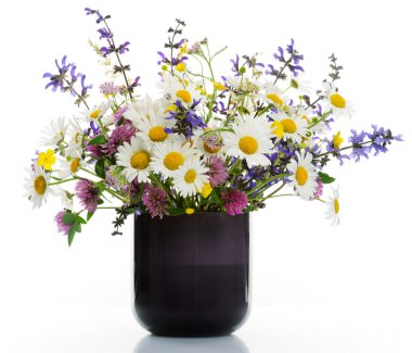 Vazo kır çiçekleri ile