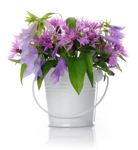 Vaso com flores silvestres — Fotografia de Stock