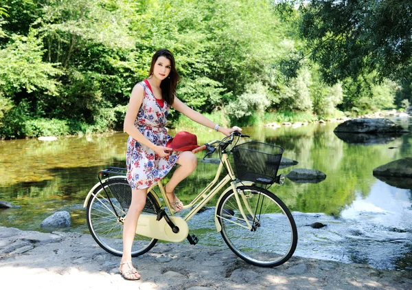 Beautiful girl near the river — Stock Photo, Image