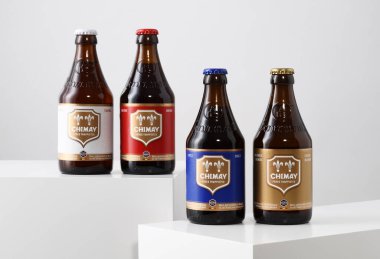 Piazza Brembana, İtalya, 17 Kasım 2021. Belçika arısı şişeleri