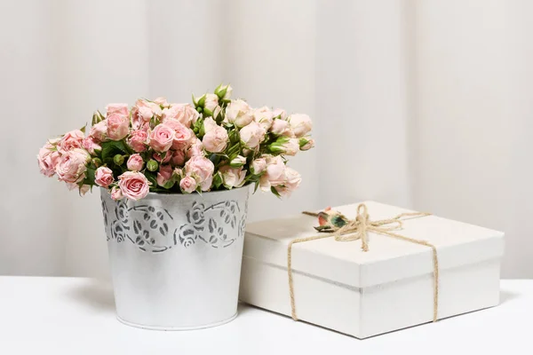 Beautiful Bouquet Small Pink Roses Decorated Gift — Stock fotografie