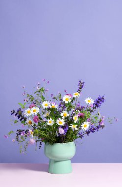 Güzel yaz çiçekleri buketi