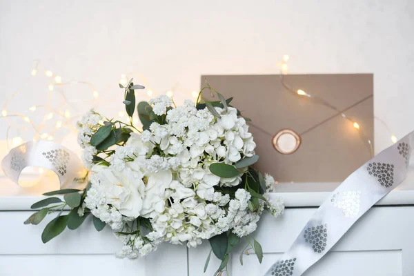 Wedding Composition White Flowers Ribbon Envelope — Stockfoto