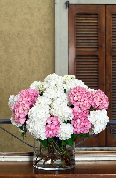 Beautiful Hydrangea Bouquet Vintage Italian Window —  Fotos de Stock