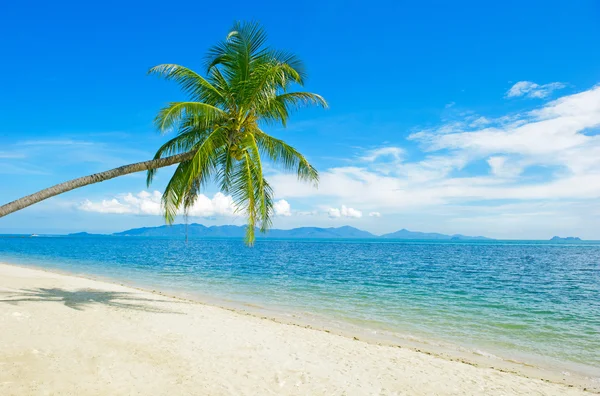 Playa tropical en Tailandia - fondo de vacaciones — Foto de Stock