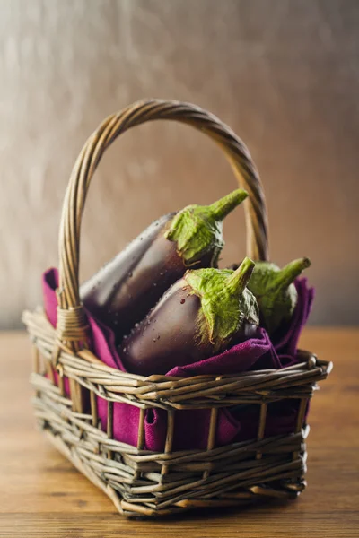 Raw aubergines — Stock Photo, Image