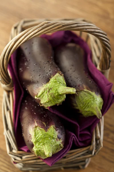 Raw aubergines — Stock Photo, Image