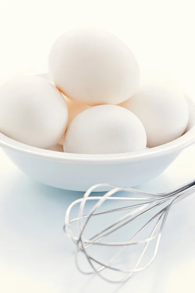 泡立て器で卵 — ストック写真