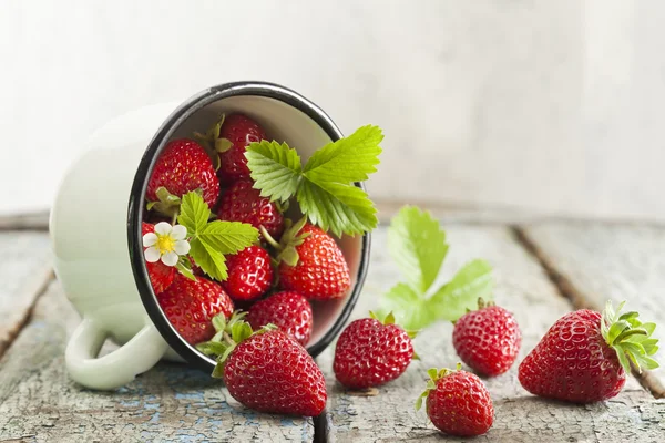Strawberries in cup — Stock Photo, Image