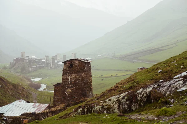 Byn ushguli i övre Svanetien i Georgien — Stockfoto