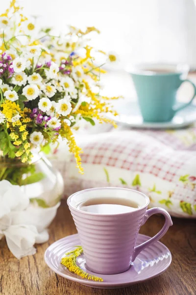 Tè e fiori di campo — Foto Stock