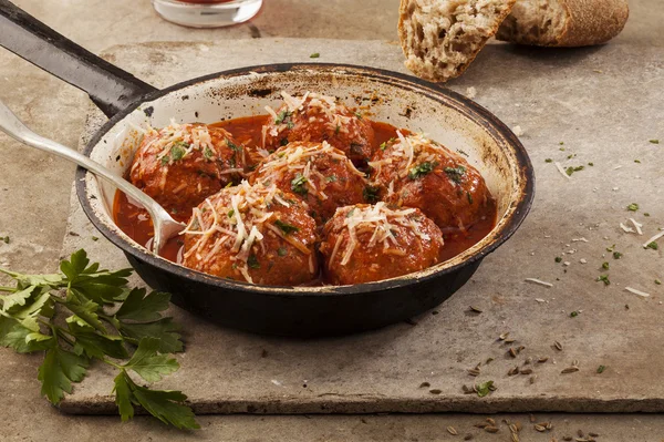 Boulettes de viande dans la casserole — Photo