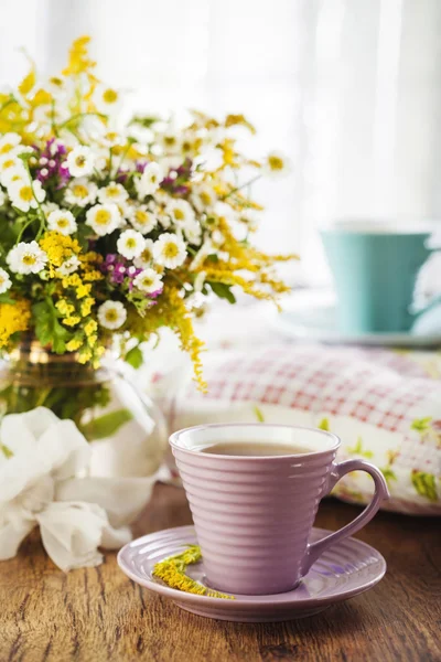Té y flores silvestres — Foto de Stock